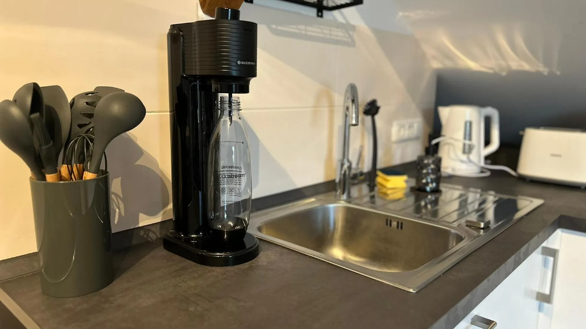 에칭 Perfekt Fuer 2-4! Kueche Netflix Nespresso S-Bahnhof 아파트